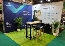 De Monchy back and side wall stand, with table and chairs