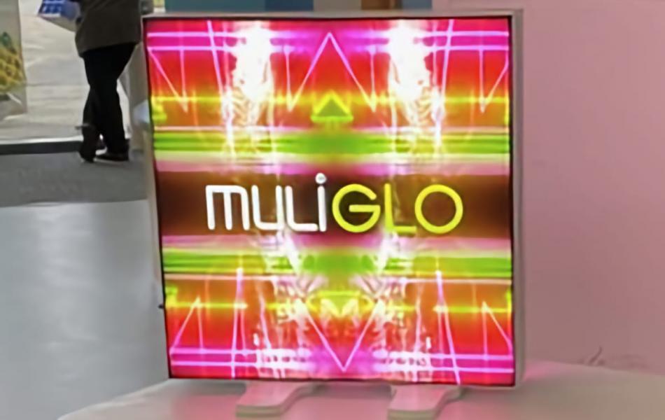 Muliglo is a compact lightbox stand